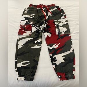 Men’s/Women’s/Unisex Camo Cargo Pants by Yuxing Brand.
